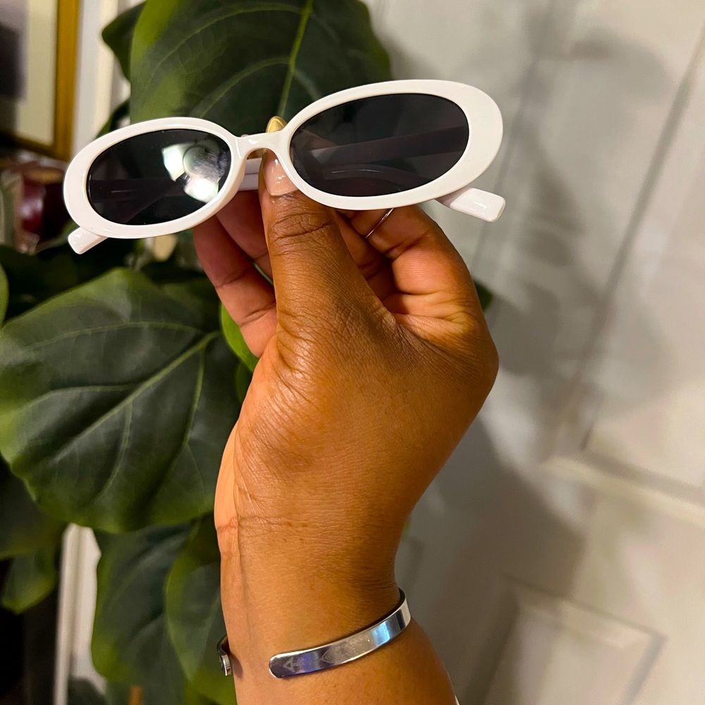 1pc Plastic Oval White | Decorative Unisex Fashion Glasses - Picture 2 of 5